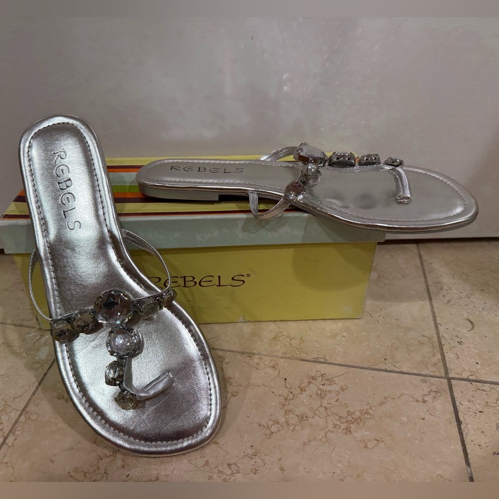 Rebels 7.5 Jeweled Metallic Silver Women's Flat Sandals